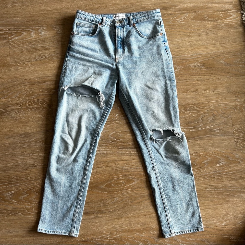 Zara Size 6 Light Wash High Waisted Mom Jeans